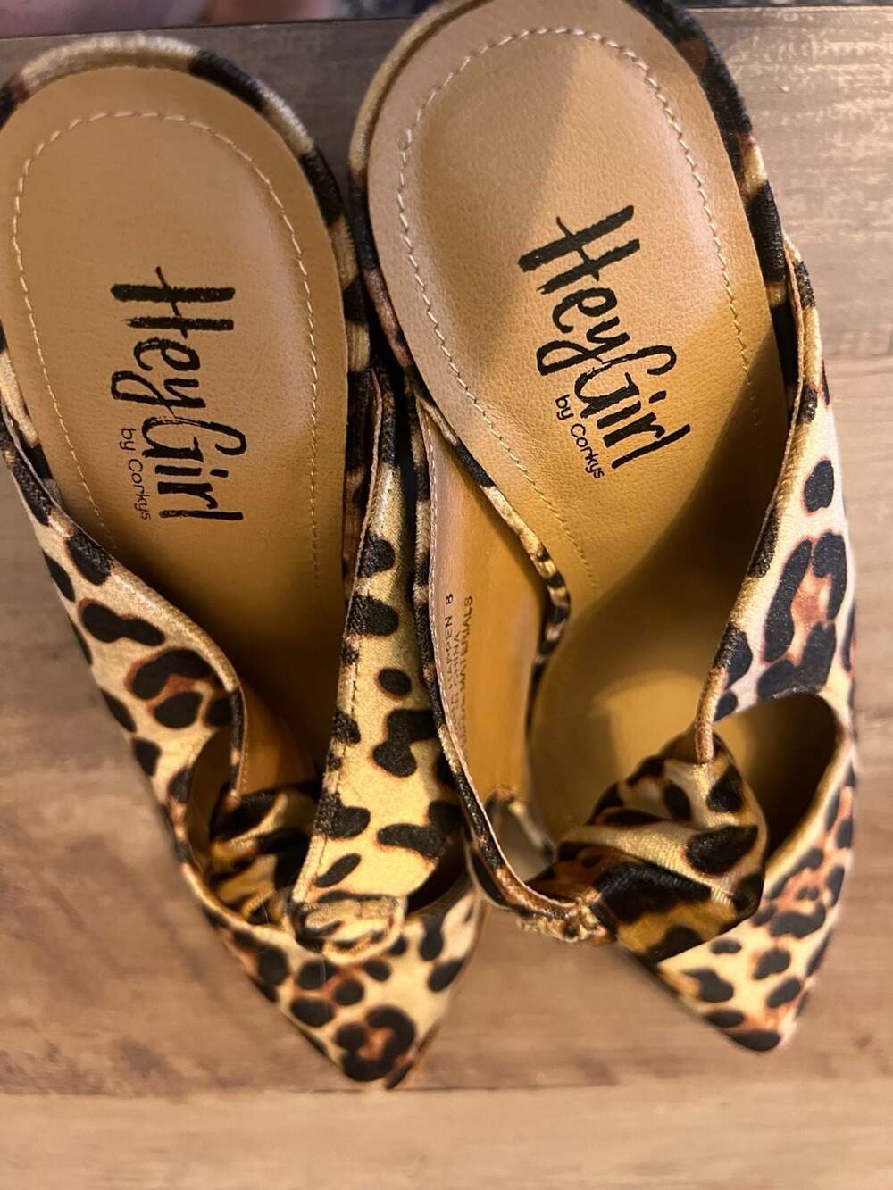 Hey Girl by Corkys Knot Gonna Happen Leopard Print Pointed Toe Mules Size 8